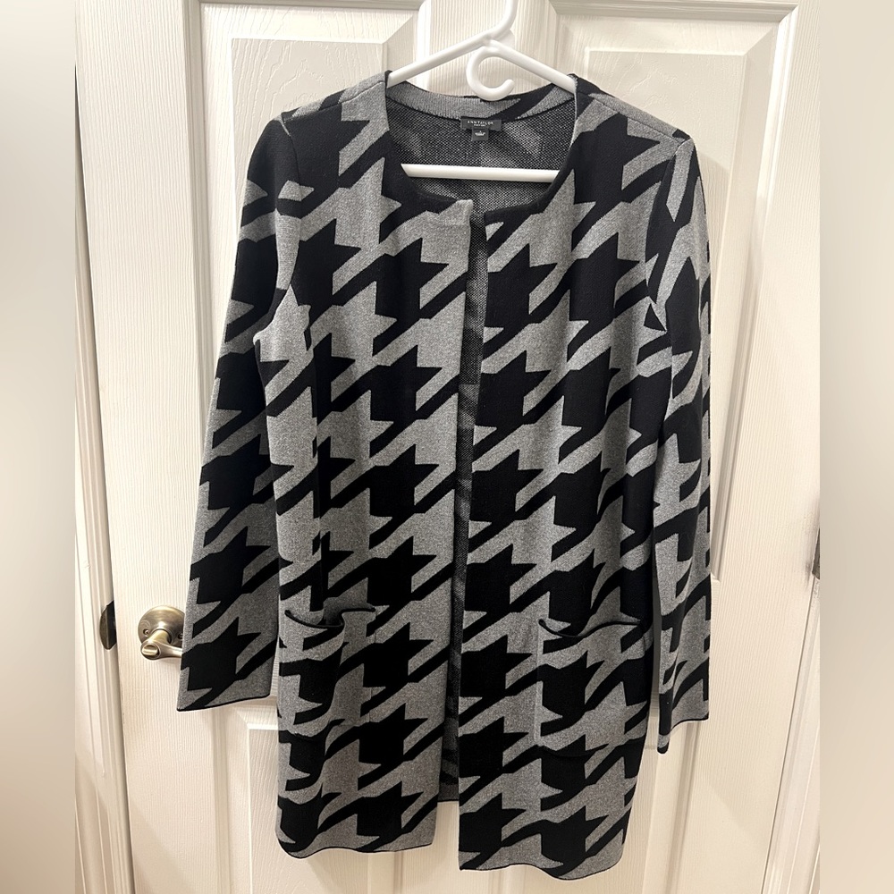 Ann Taylor Factory Small grey & black houndstooth sweater